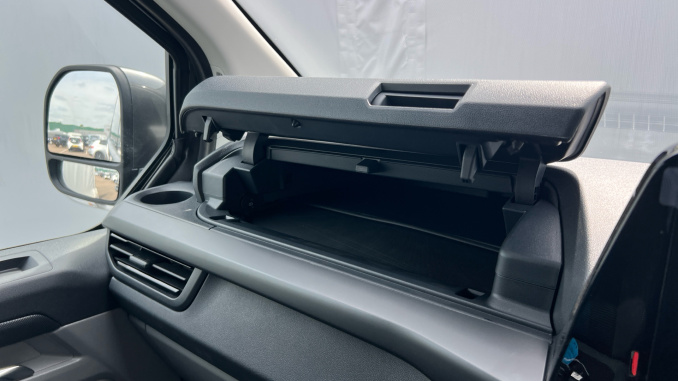 Ford Transit Custom 320 L1 Petrol Fwd 2.5 PHEV 232ps H1 Double Cab Van Sport Auto [NI] - Image 19
